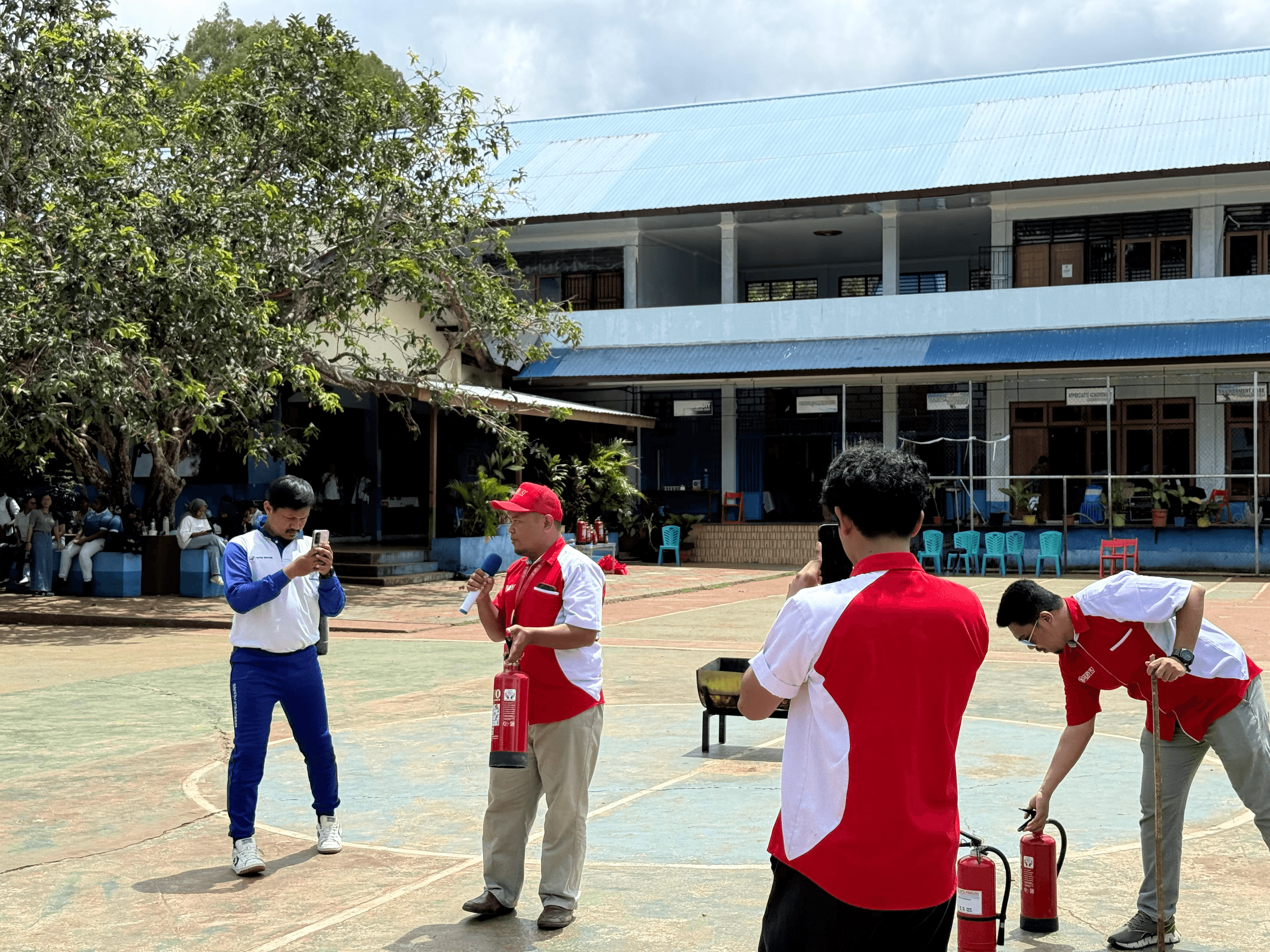 Pelatihan Keselamatan kepada Sekolah Negeri Khusus Sains dan Bahasa Papua
